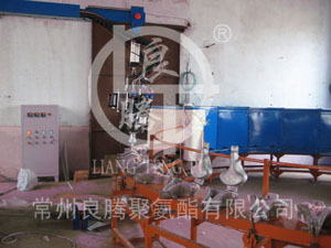 全自動(dòng)自行車鞍座發(fā)泡機(jī)