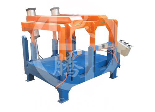 汽車地墊發(fā)泡模架